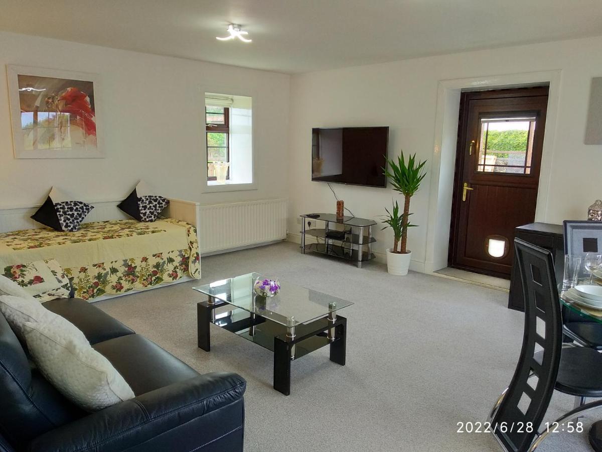 Cottage With Panoramic Views Kirk of Shotts Buitenkant foto