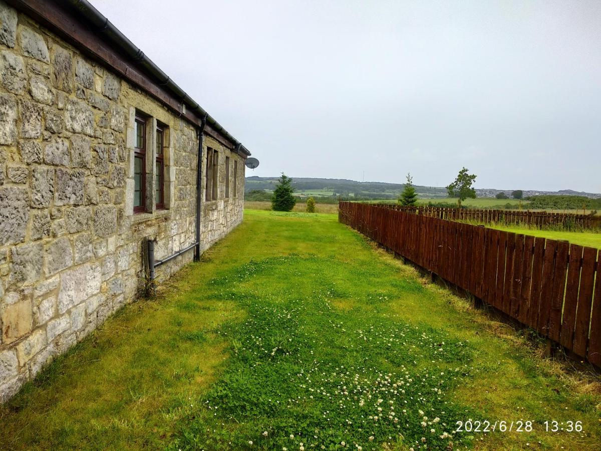 Cottage With Panoramic Views Kirk of Shotts Buitenkant foto